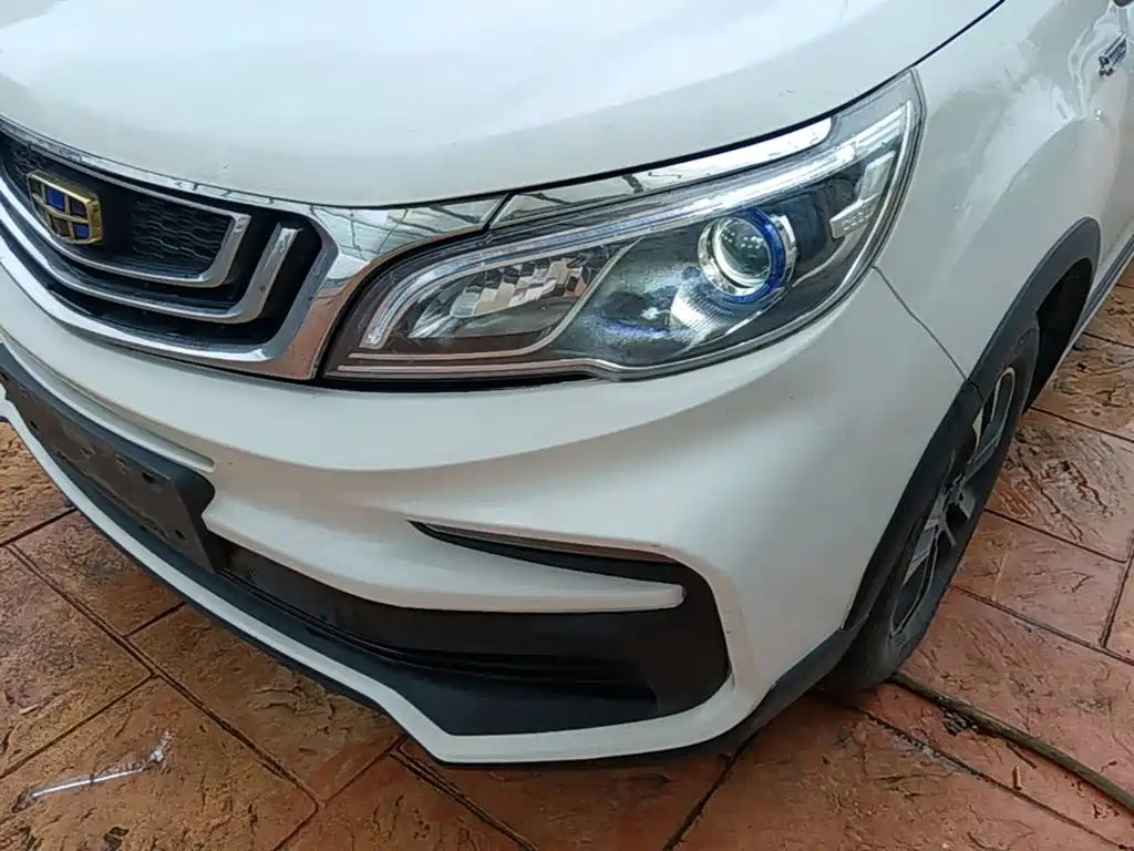 Фото 24 - Geely Vision X3