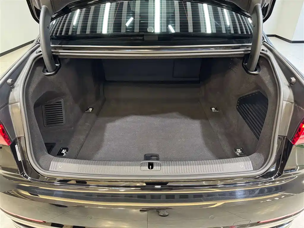 Audi A8 2023 A8L 50 TFSI quattro Exclusive фото 22