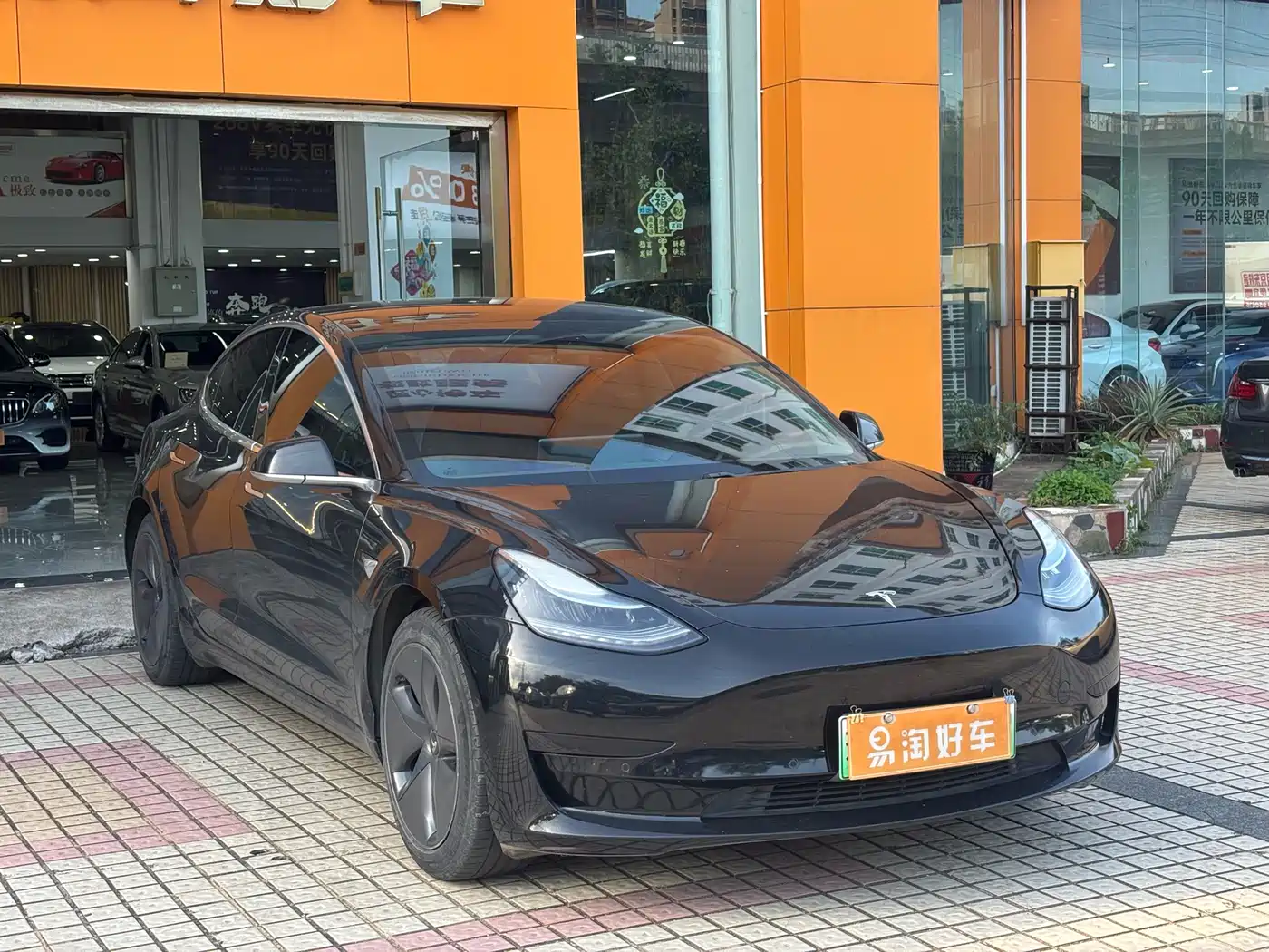 TESLA MODEL 3