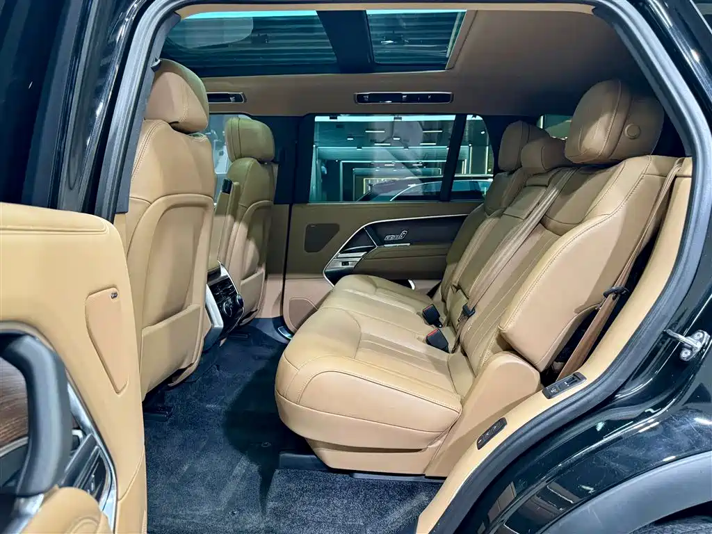 Land Rover Range Rover 2024 3.0 L6 400PS Golden Age Extended 7-Seater фото 12