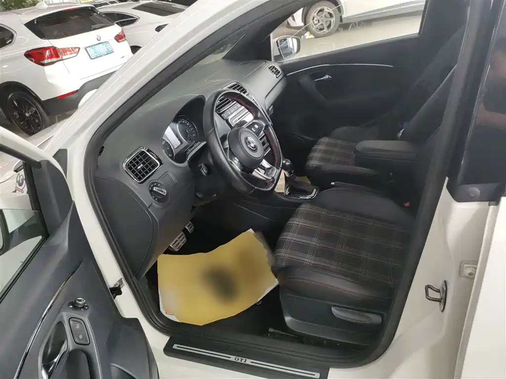 Volkswagen Polo 2015 Model 1.4TSI GTI фото 15