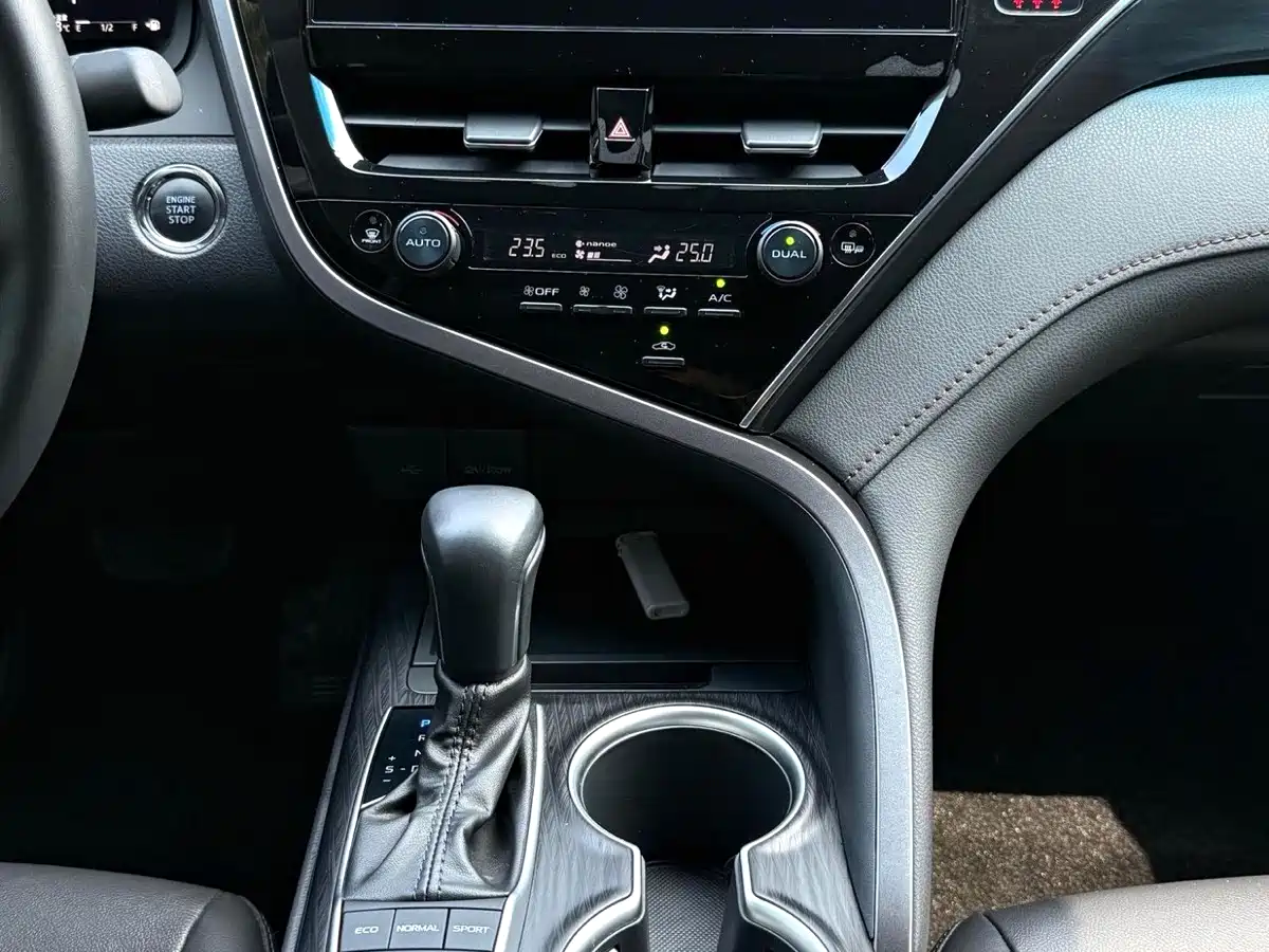 Toyota Camry 2023 2.0G Luxury Edition фото 6