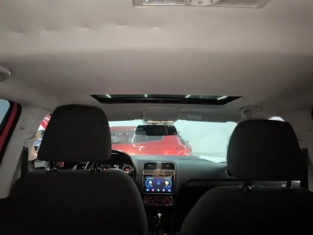 Volkswagen Polo 2016 1.6L Automatic Comfort фото 14
