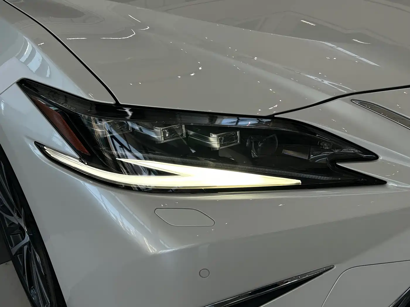 Фото 20 - Lexus ES