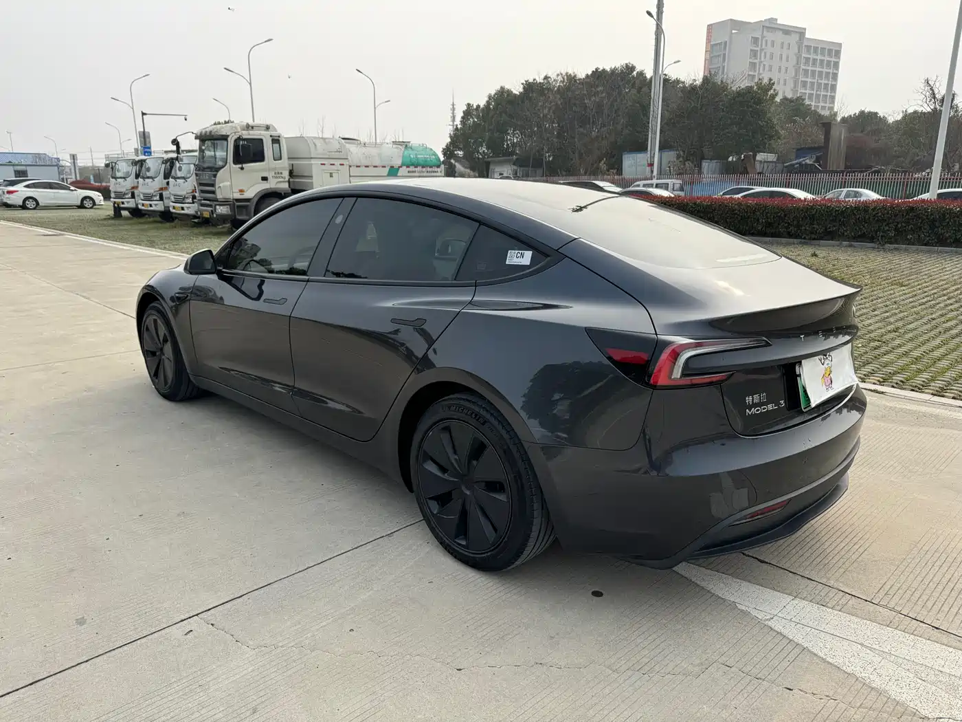 TESLA MODEL 3