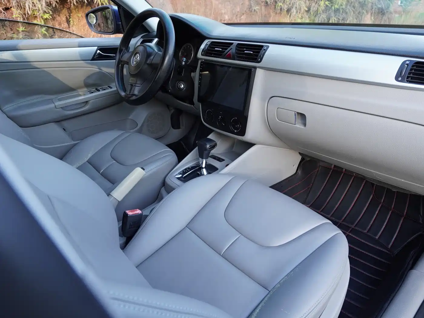 Volkswagen Bora 2012 1.6L Automatic Fashion Value Edition фото 7