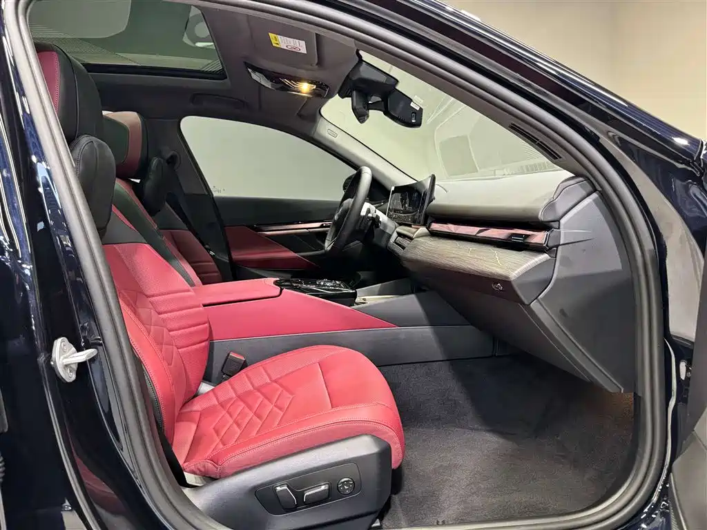 BMW 5 Series 2025 530Li Premium M Sport Package фото 26