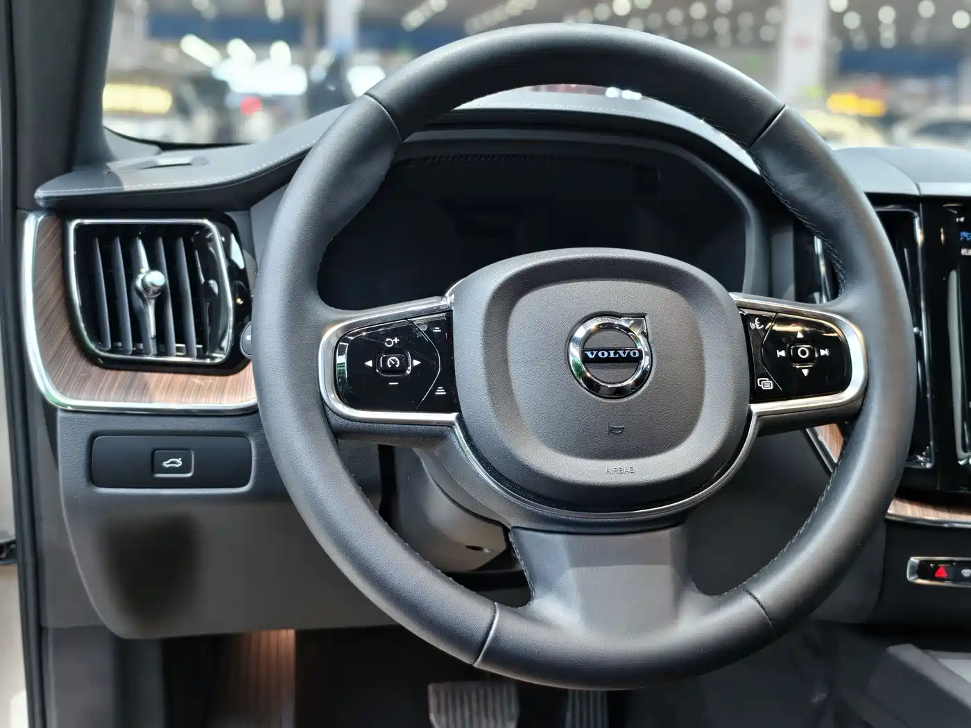 Фото 9 - Volvo XC60