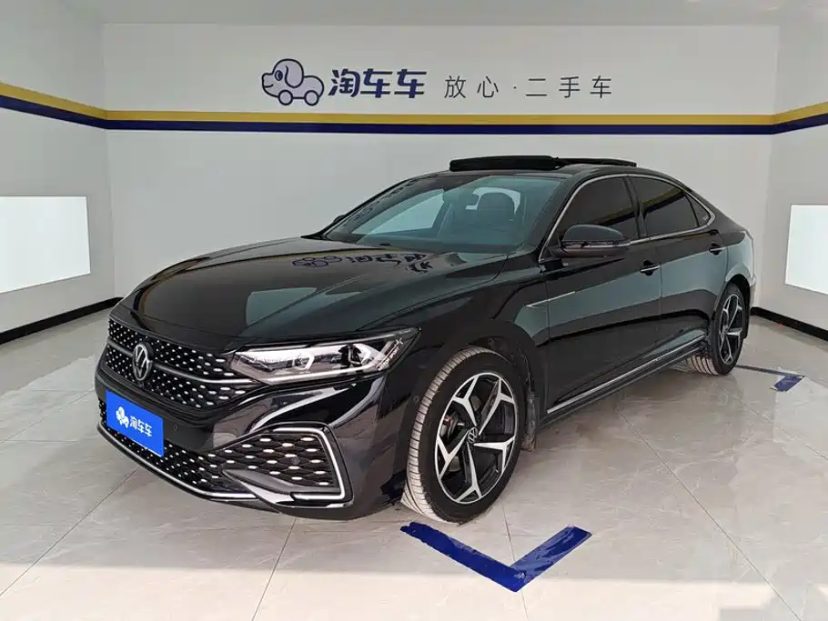  Volkswagen Passat 2023 Facelift 330TSI Starlight Luxury Edition