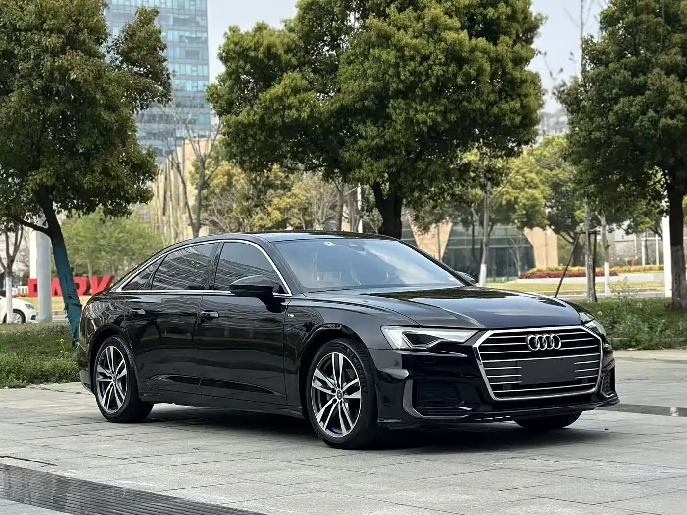 Audi A6L 2019 40 TFSI Luxury Dynamic фото 3