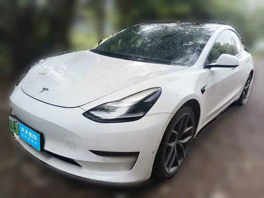 Фото 1 - Tesla Model 3