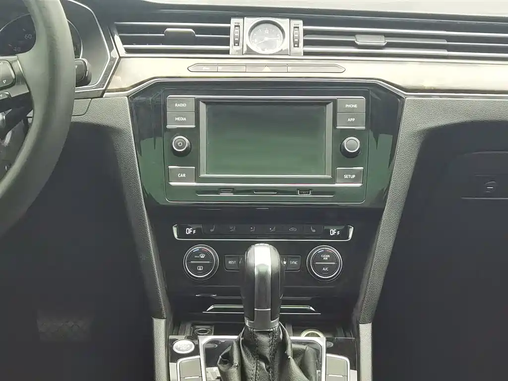 Volkswagen Magotan 2018 Facelift 330TSI DSG Luxury фото 12