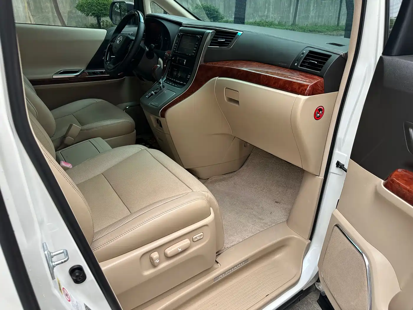Toyota Alphard 2011 3.5L Luxury Edition фото 13