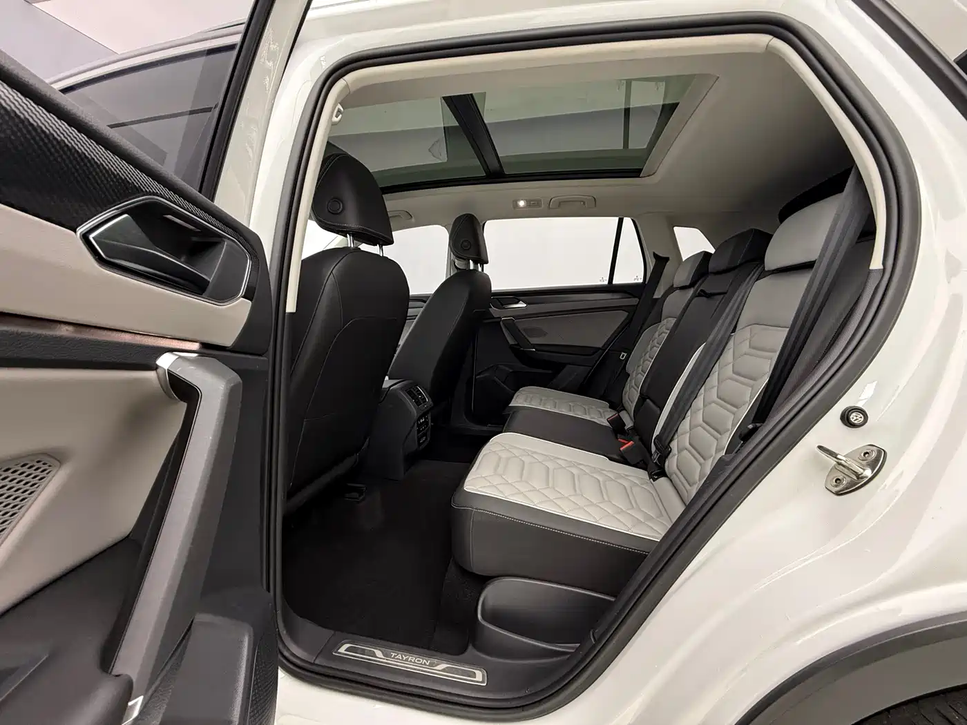 Volkswagen Tayron 2023 280TSI 2WD Luxury Plus Advanced Edition фото 16