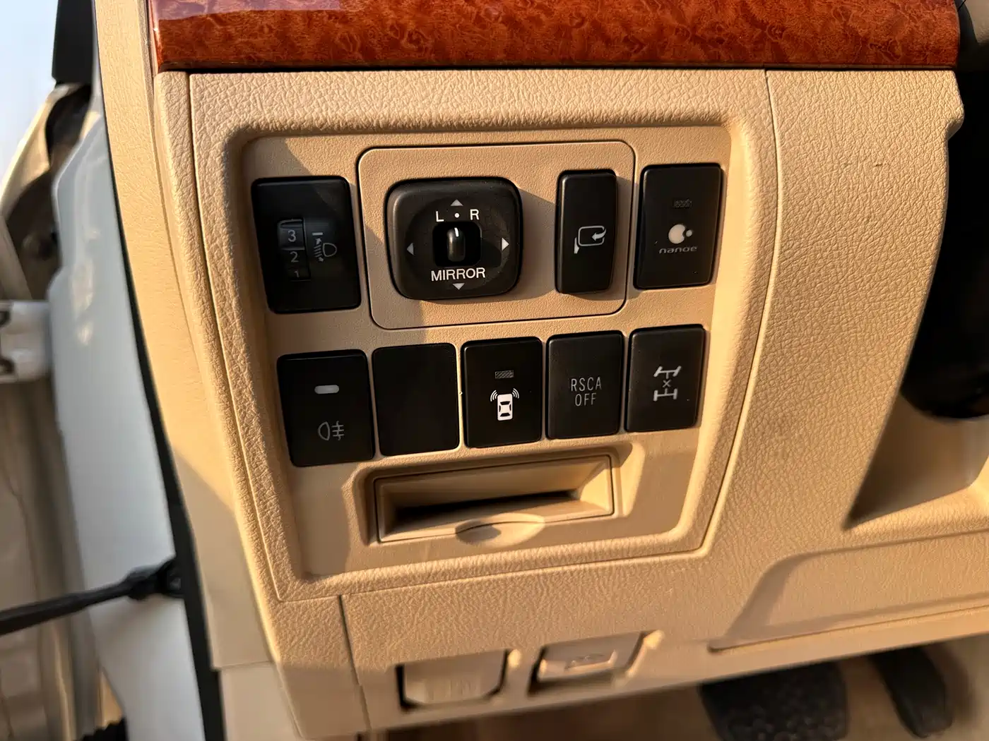 Toyota Land Cruiser (Import) 2015 4.0L V6 Middle East Limited Edition фото 13