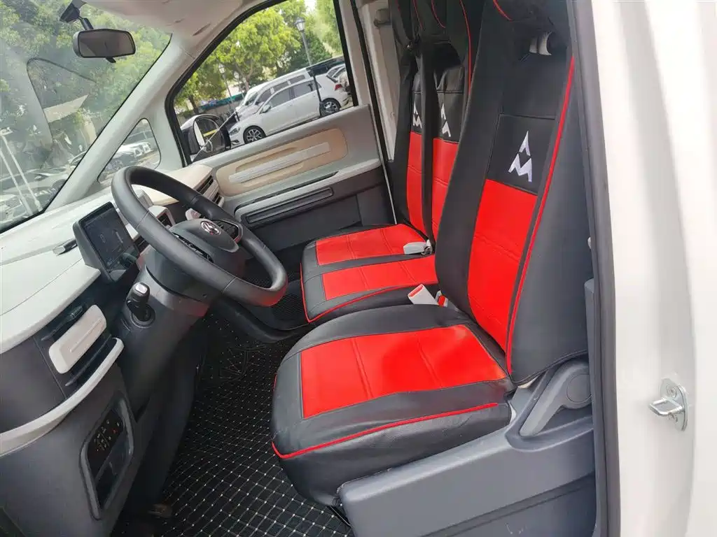 SAIC Maxus Dana V1 2025 Low Roof Multi-purpose Version 42kWh фото 11