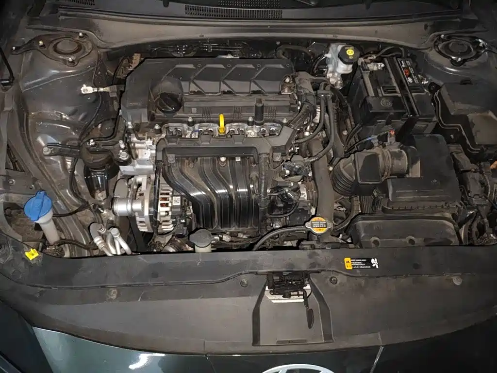 Hyundai Elantra 2023 Model 1.5L CVT LUX Premium Edition фото 17