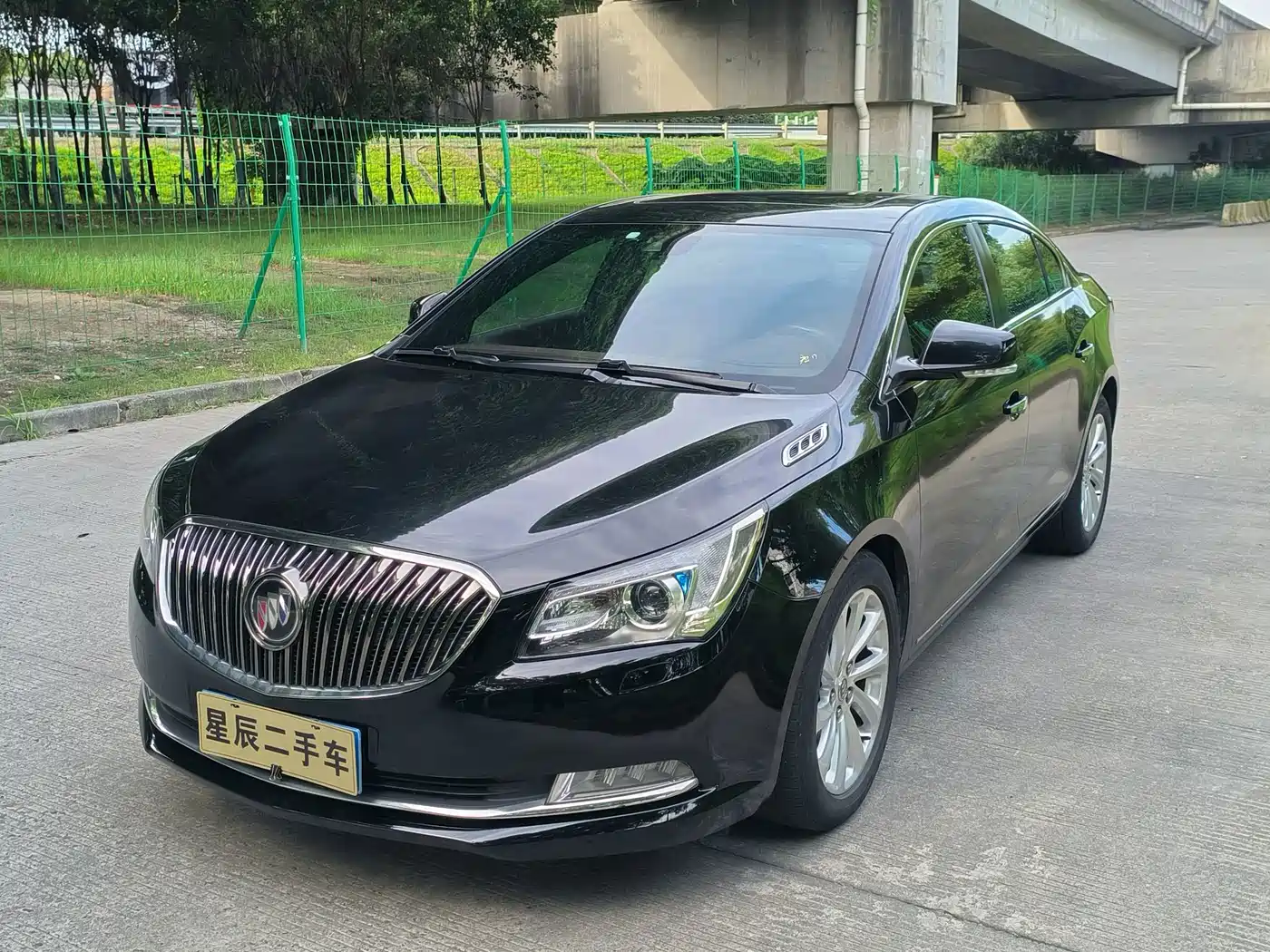 Фото 1 - Buick LaCrosse