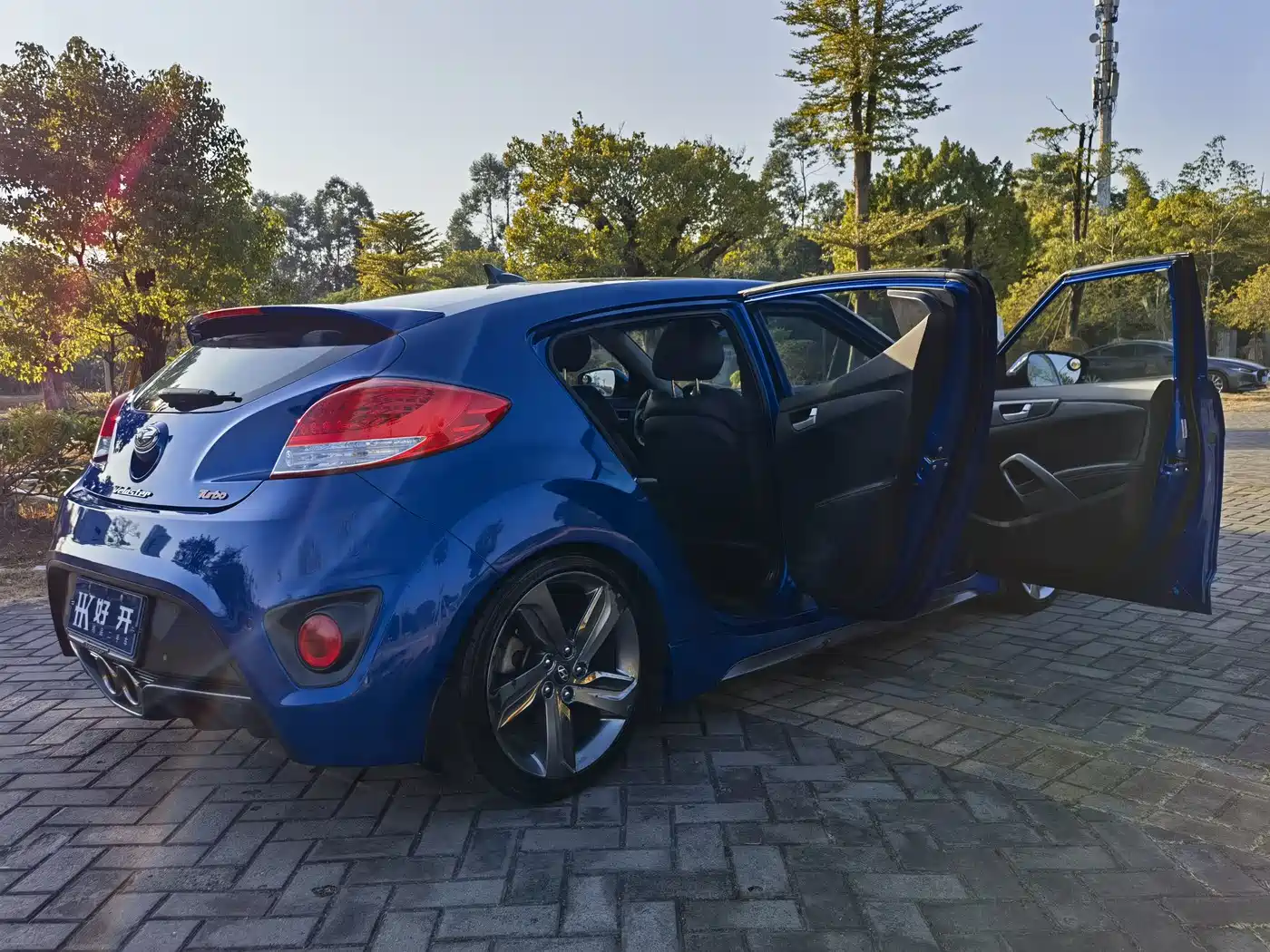 Hyundai Veloster 2012 1.6T Automatic Luxury фото 10