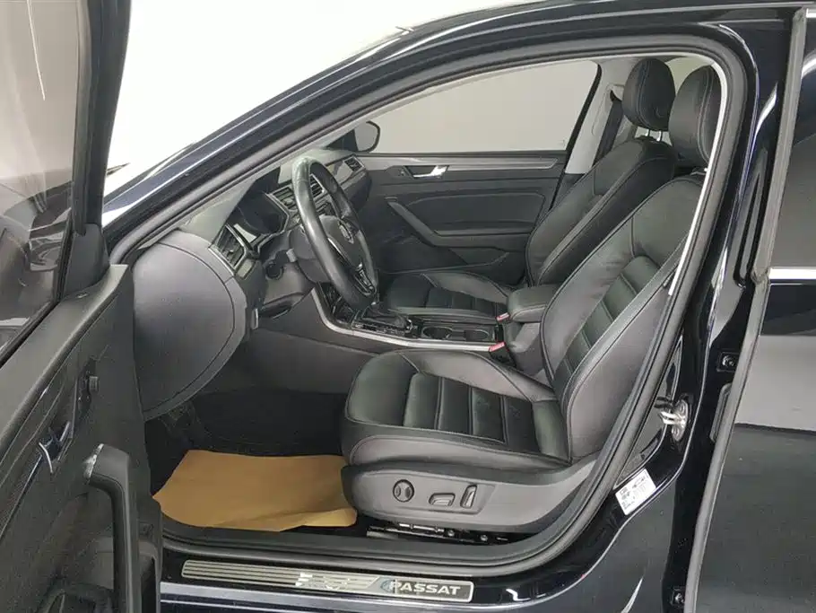 Volkswagen Passat 2017 330TSI DSG Prestige фото 9