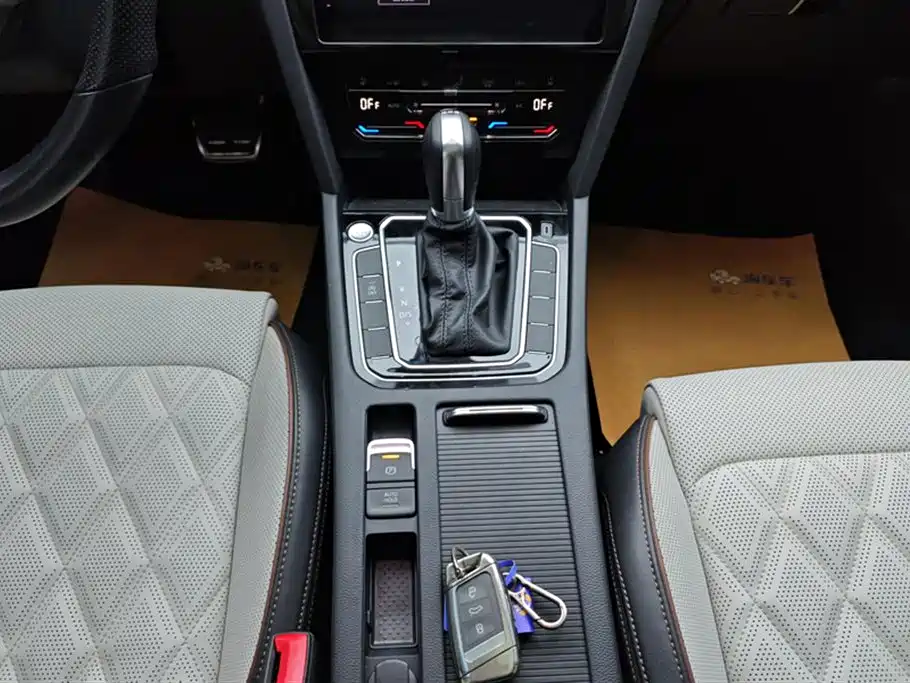 Volkswagen Magotan 2023 Model 2 Million Commemorative Edition 330TSI DSG Luxury фото 16