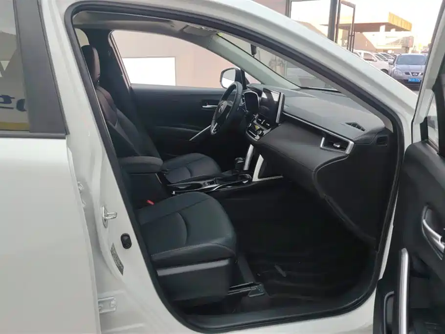 Toyota Corolla Cross 2022 2.0L Premium Edition фото 8