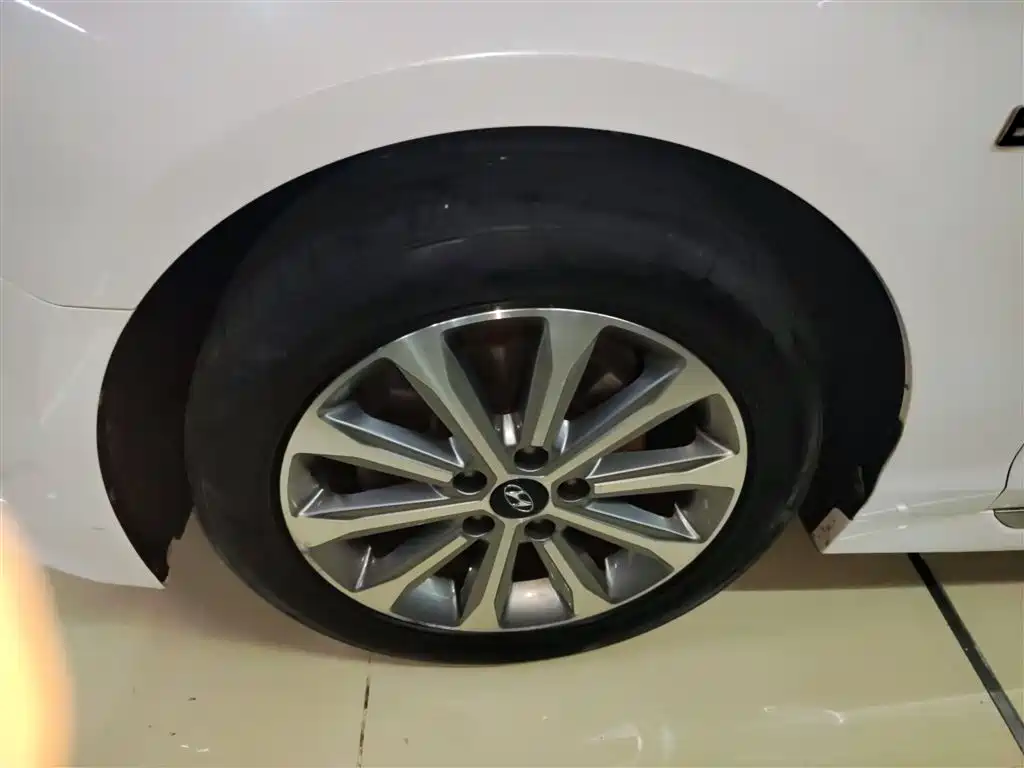 Hyundai Sonata 2015 1.6T GLS Smart фото 23