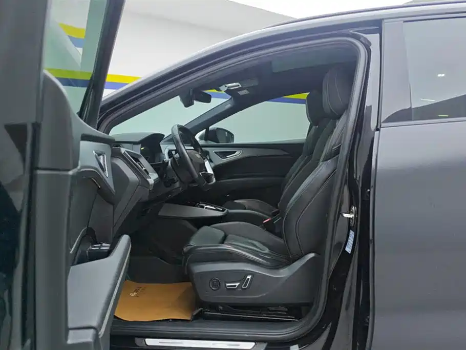 Audi Q5 e-tron 2023 40 e-tron Shining Edition Mecha Package фото 9