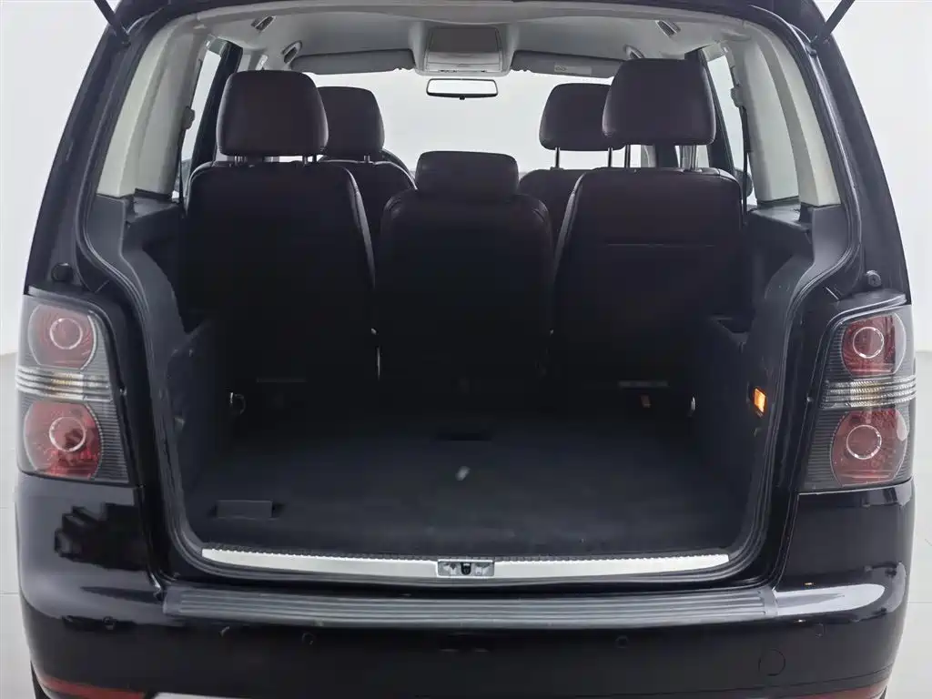 Volkswagen Touran 2015 1.4T Manual Trend Edition 5-seater фото 16