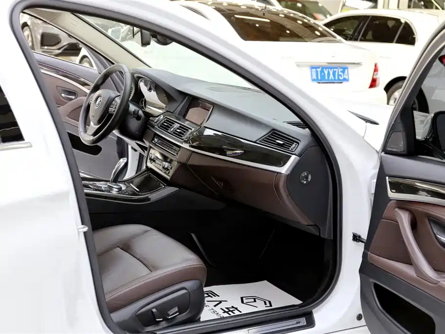 BMW 5 Series 2017 525Li Luxury Design Package фото 17