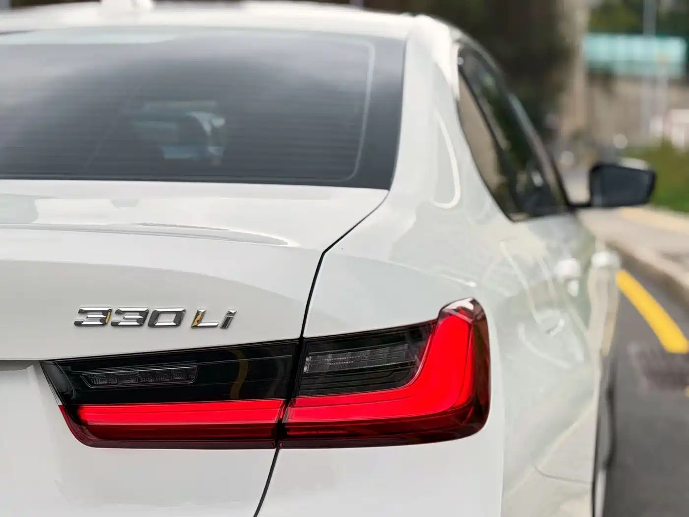 BMW 3 Series 2025 330Li M Sport Night Edition фото 8