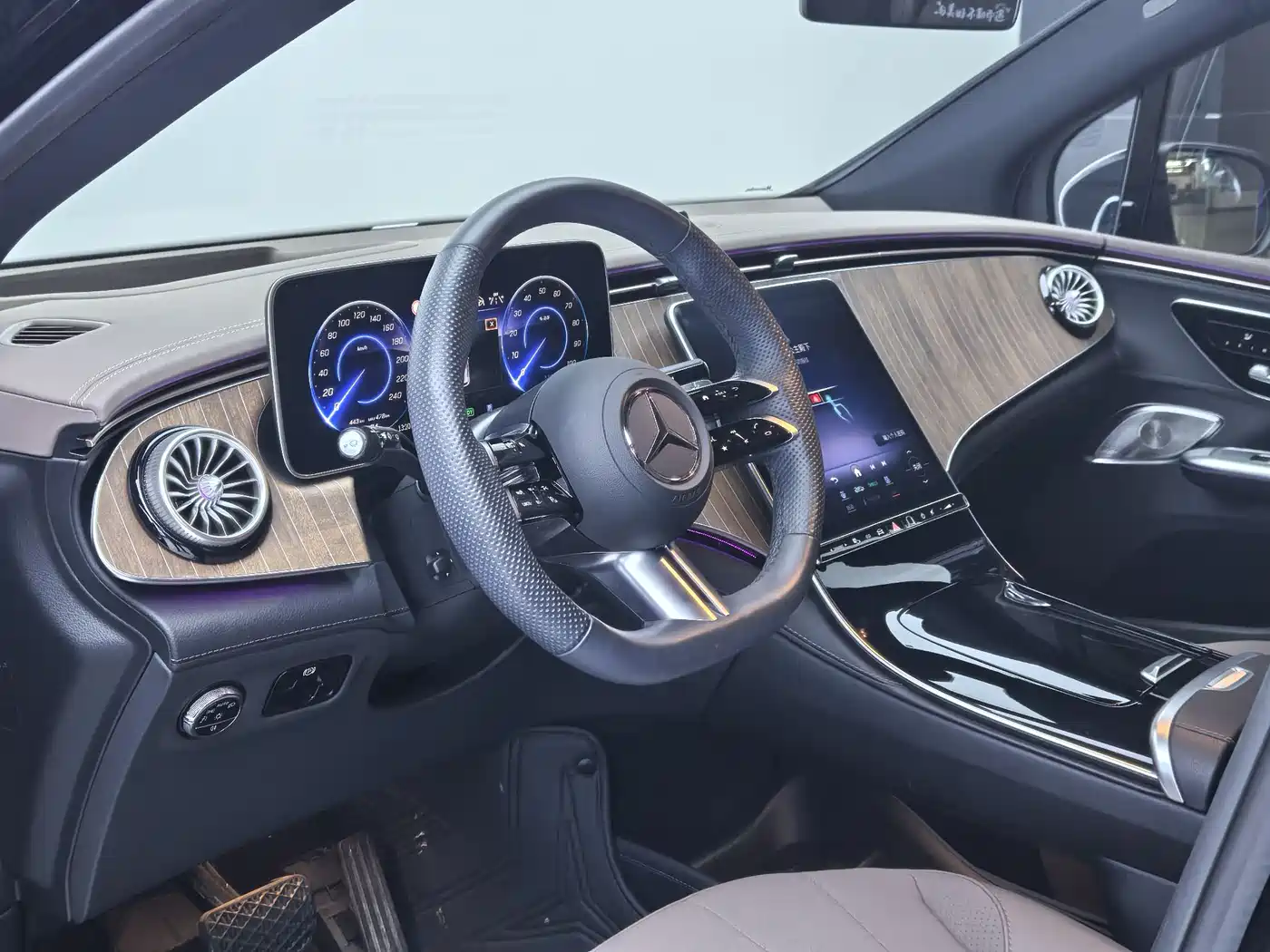 MERCEDES-BENZ EQE SUV