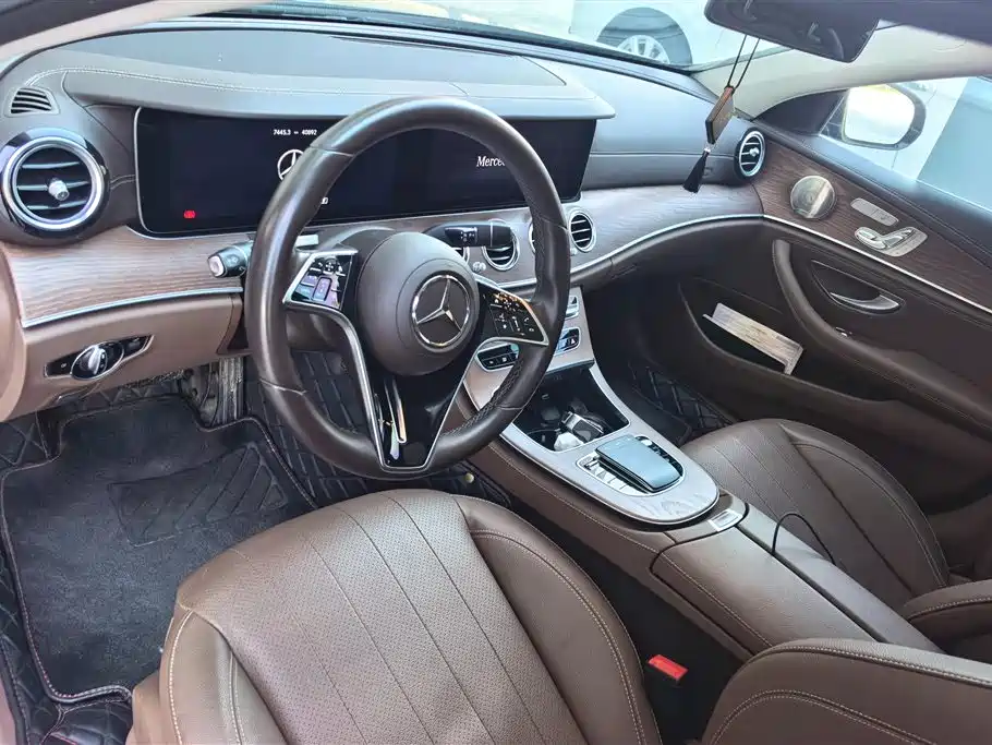 MERCEDES-BENZ E CLASS