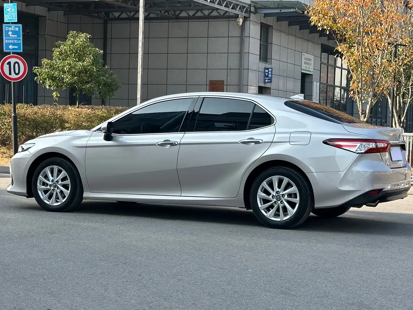 Toyota Camry 2021 2.0G Luxury Edition фото 11
