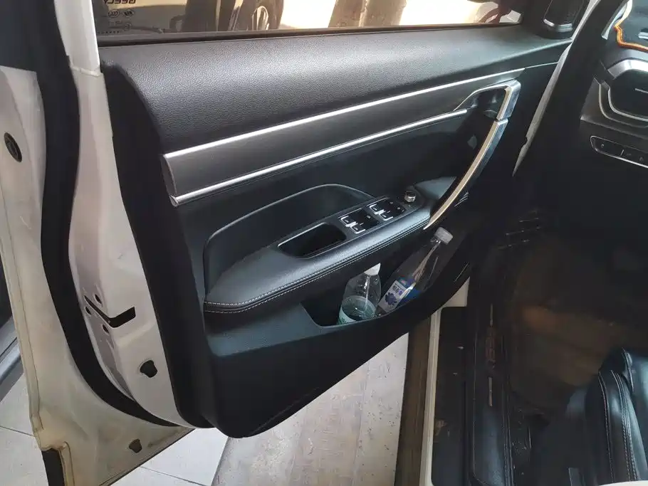 Фото 7 - Geely Coolray