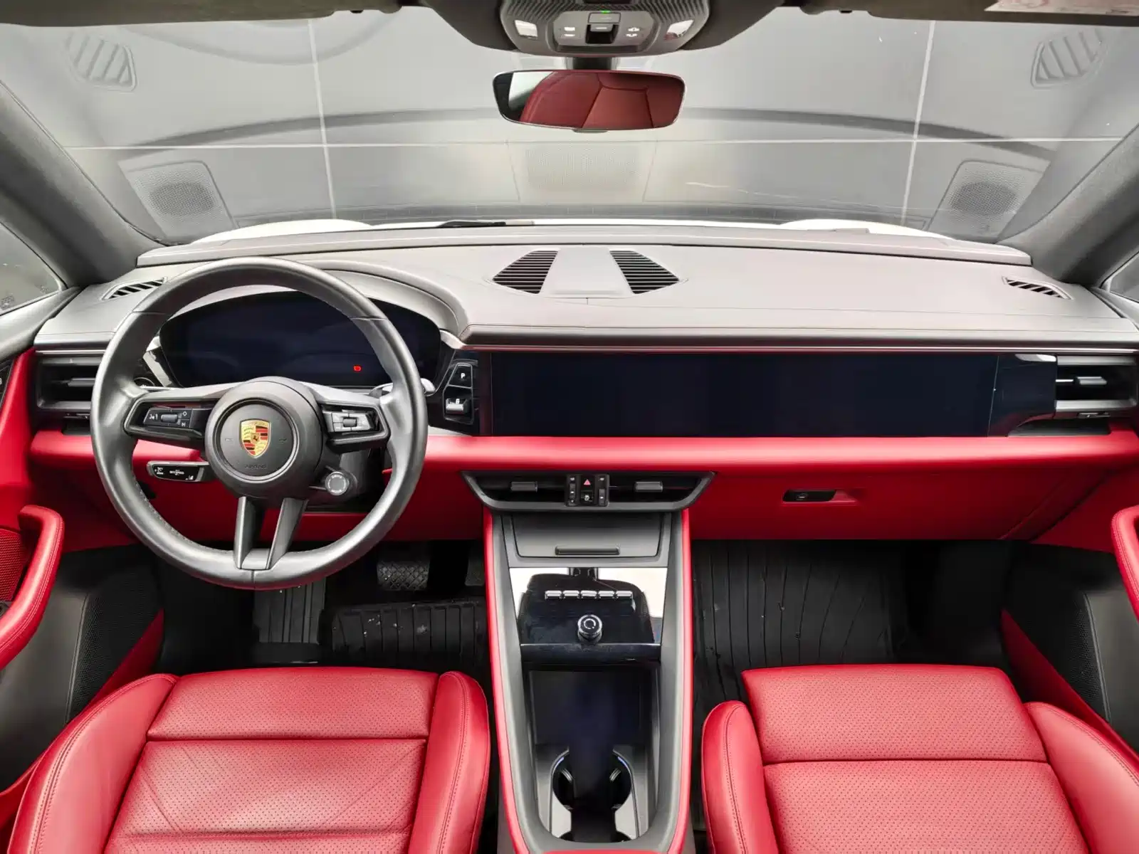 Фото 8 - Porsche Macan EV