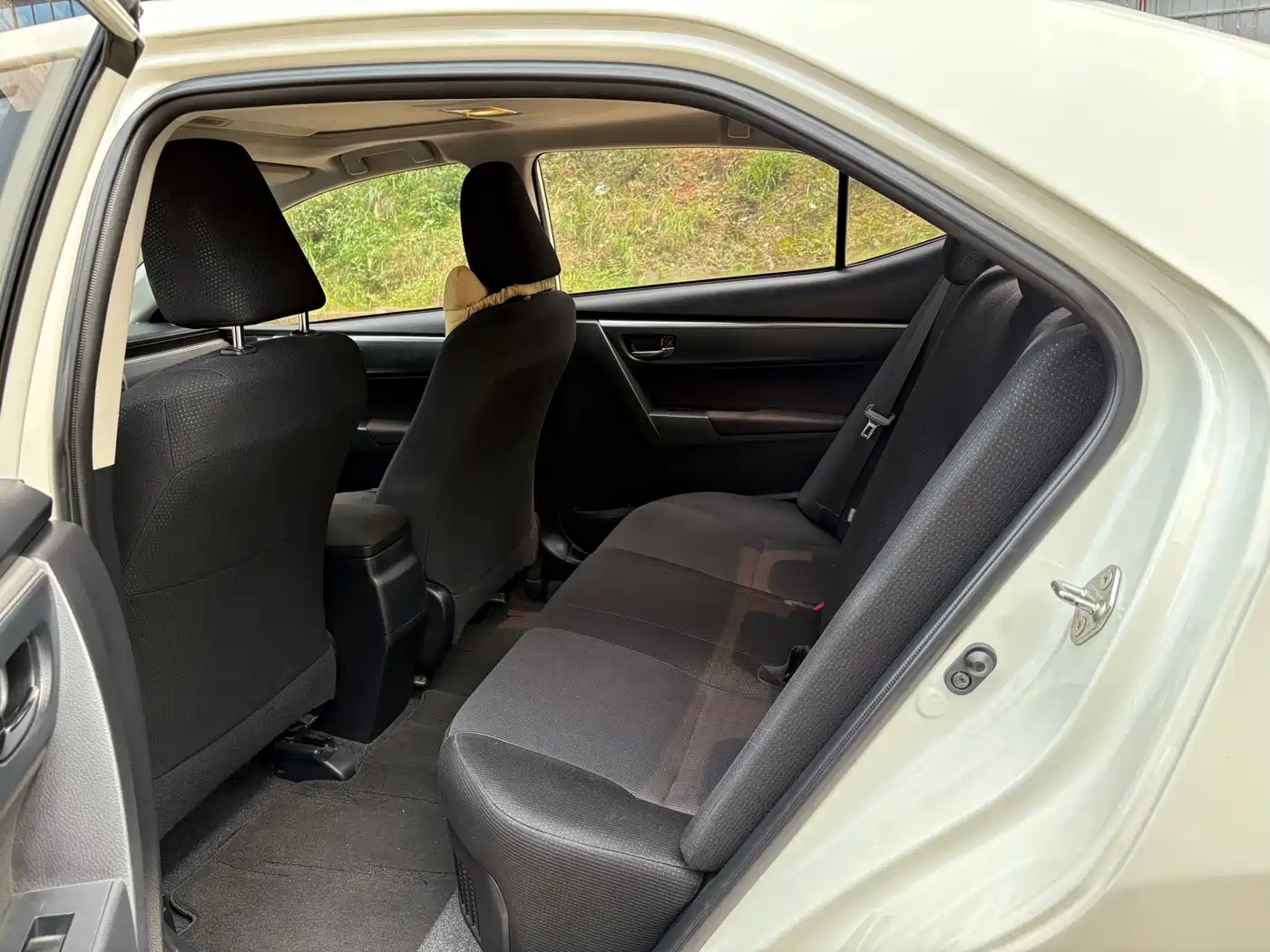 Toyota Levin 2016 Hybrid 1.8H GS E-CVT Elite Sunroof фото 5