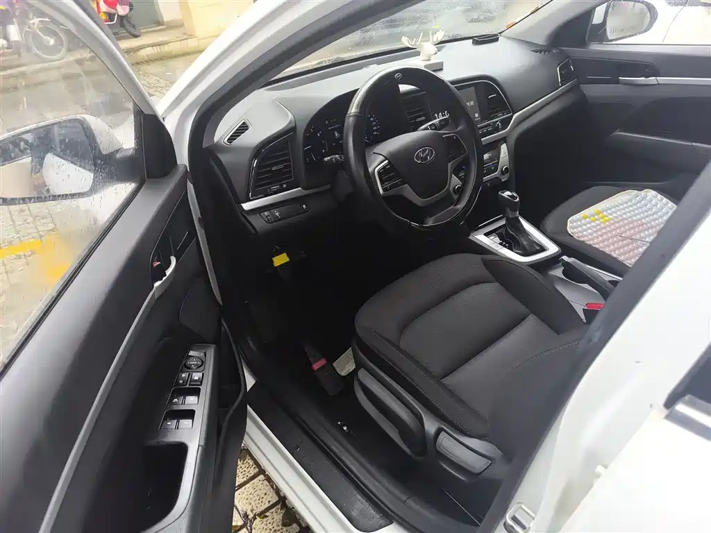Hyundai Elantra 2018 1.6L Automatic 15th Anniversary Special Edition фото 11