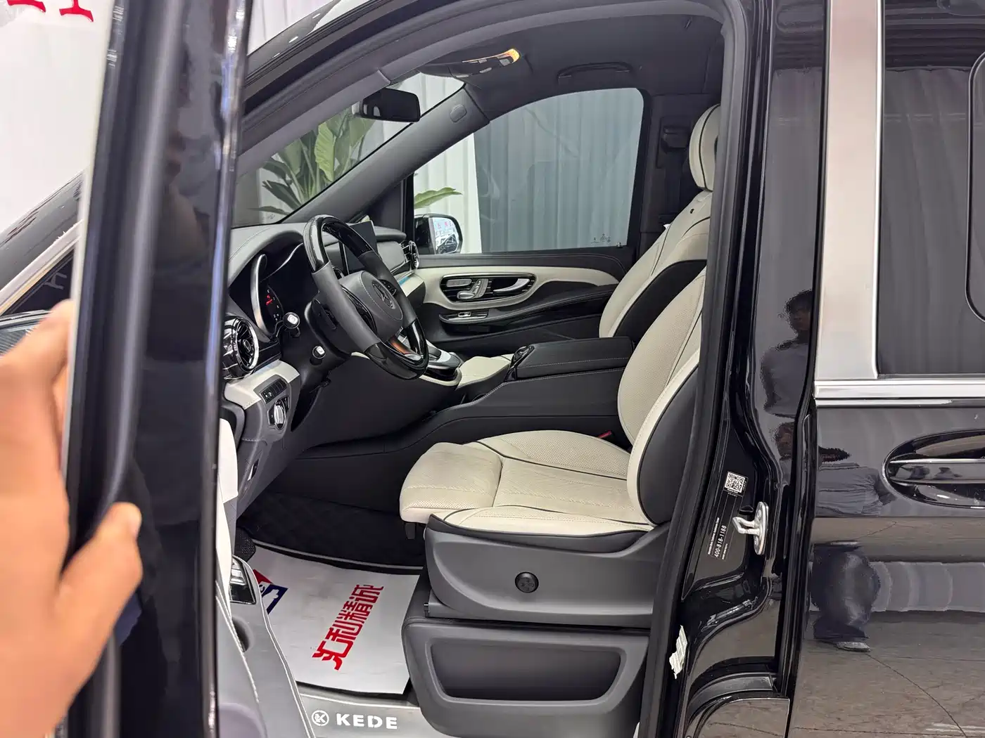 Mercedes-Benz V-Class 2022 V 260 L Long Wheelbase Luxury Edition фото 8