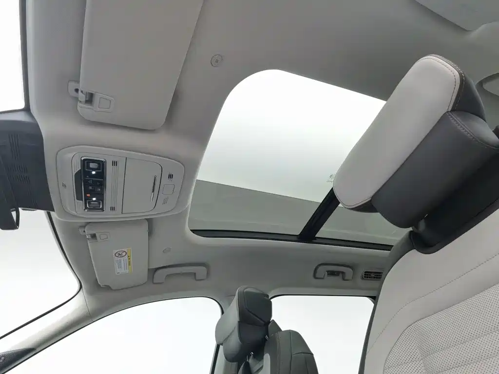 Photo 14 - Ford Edge