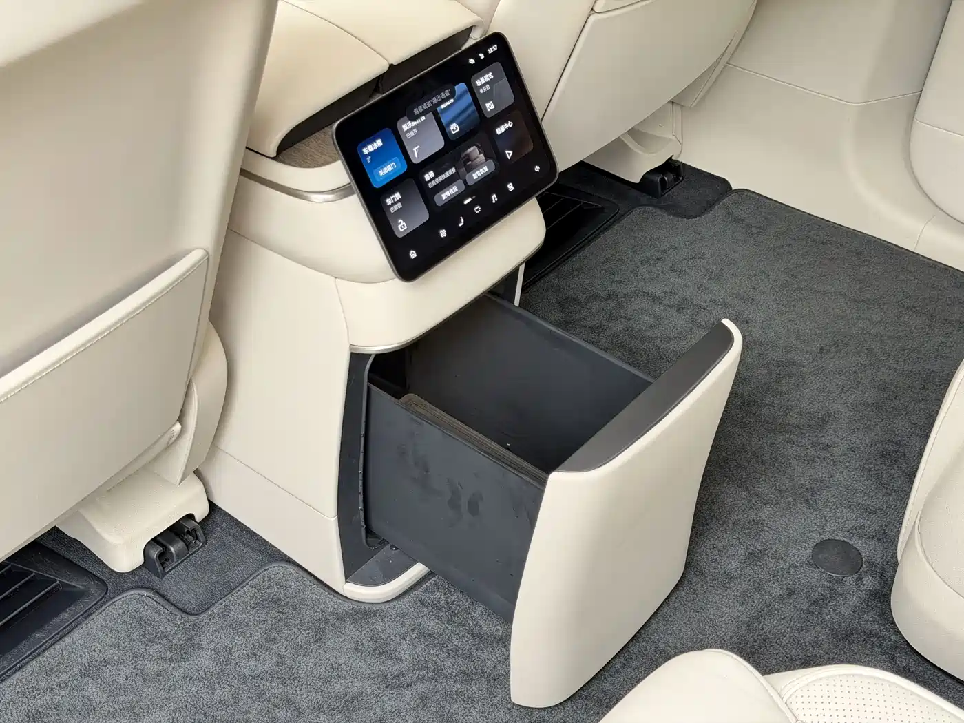 NIO ES8 2026 2025 Model 6-Seat Executive Luxury Edition