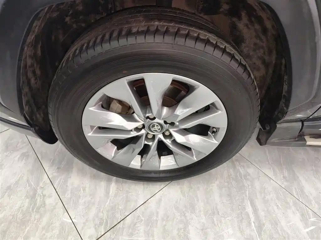 Toyota Wildlander 2021 2.0L CVT 2WD Luxury Edition фото 23