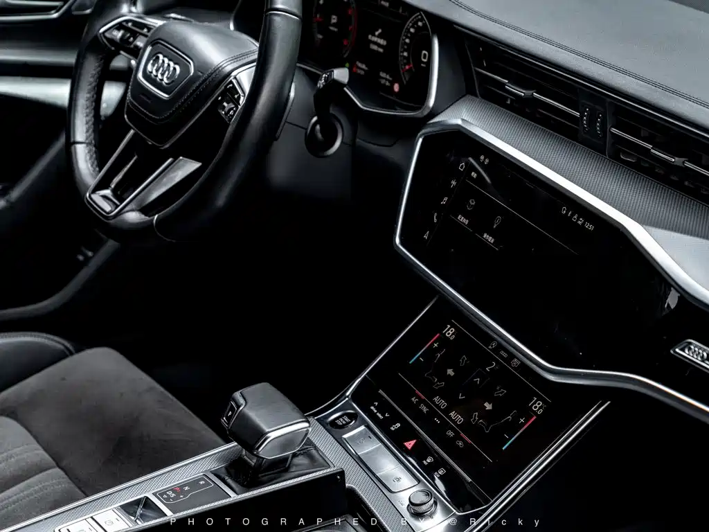 Фото 6 - Audi A6L