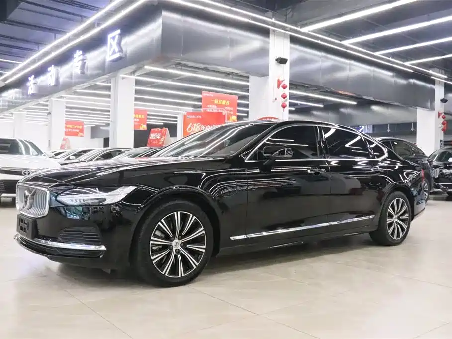 Volvo S90 Plug-in Hybrid 2022 T8 Recharge Plug-in Hybrid Momentum Luxury Edition