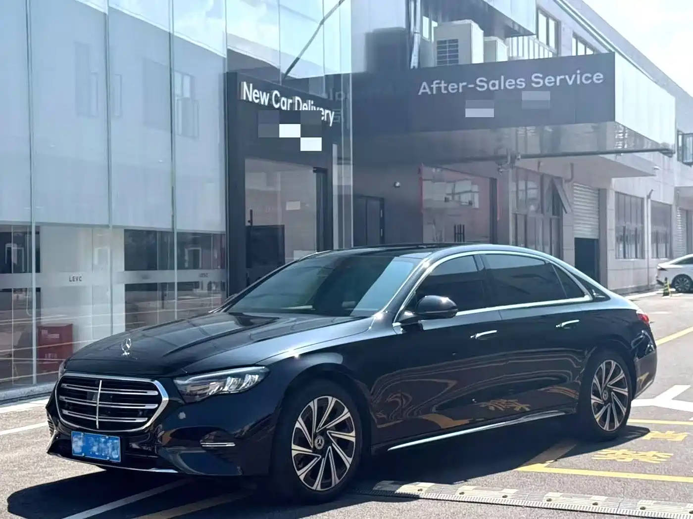 صورة 2 - Mercedes-Benz E-Class