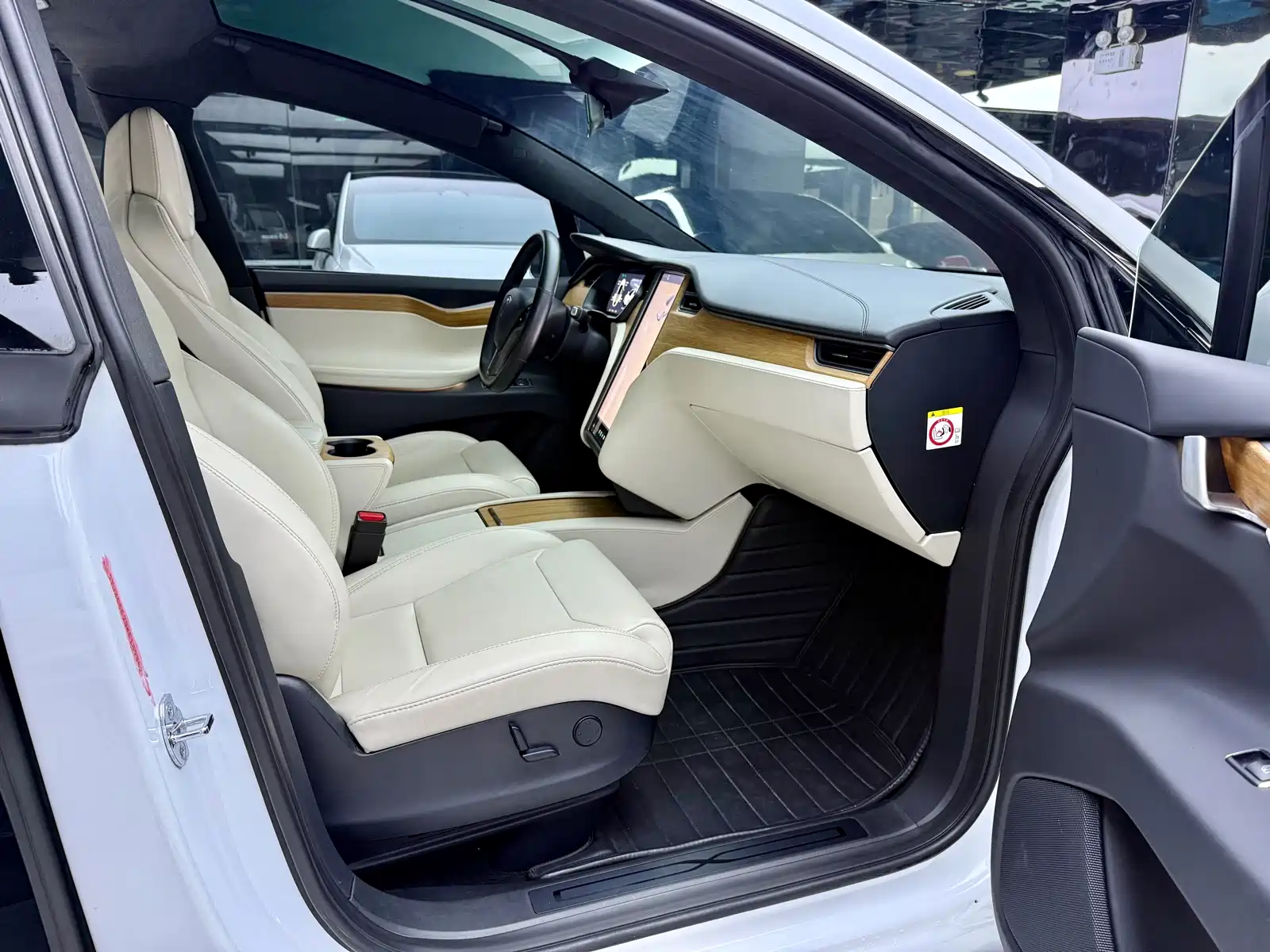 Фото 12 - Tesla Model X
