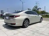 Фото 10 - Lexus ES