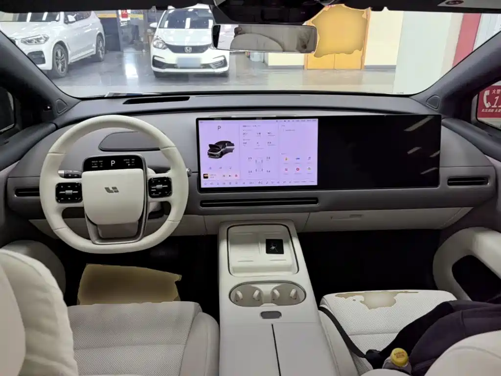 Li Auto i6 2025 2025 4WD Base Model