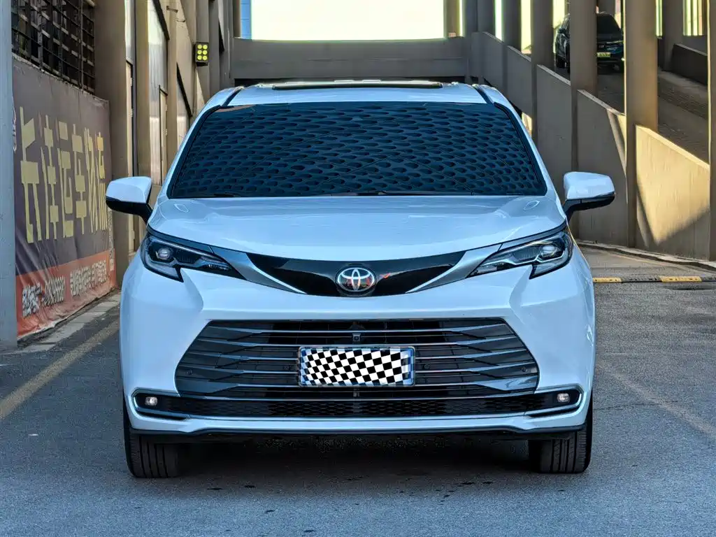 TOYOTA SIENNA