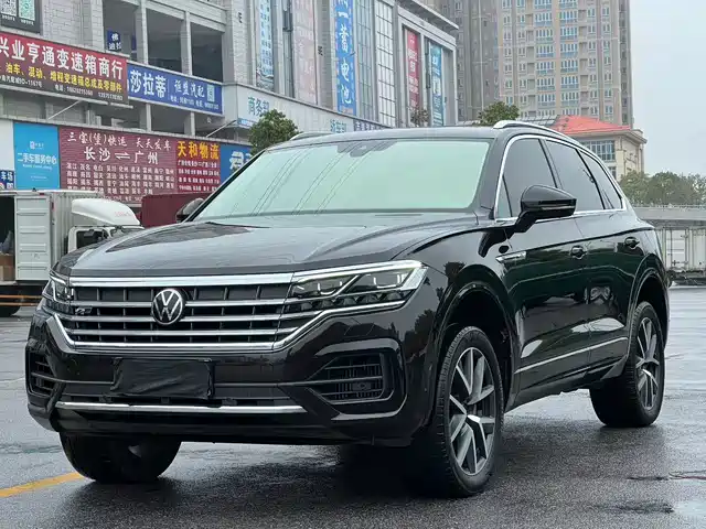 VOLKSWAGEN TOUAREG